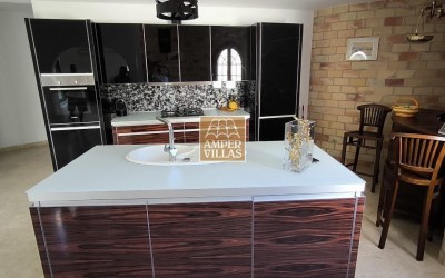 Fantastic villa with large plot, offering privacy and sea views.